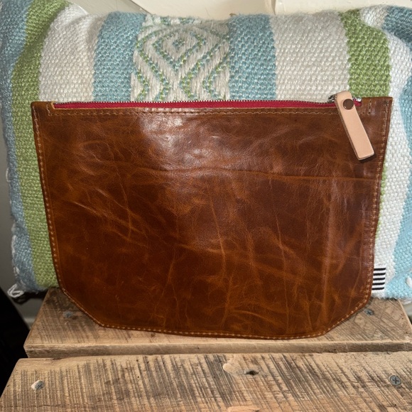 Meanwhile back on the farm saddle brown leather large pouch clutch 11” x 8” - Picture 2 of 3